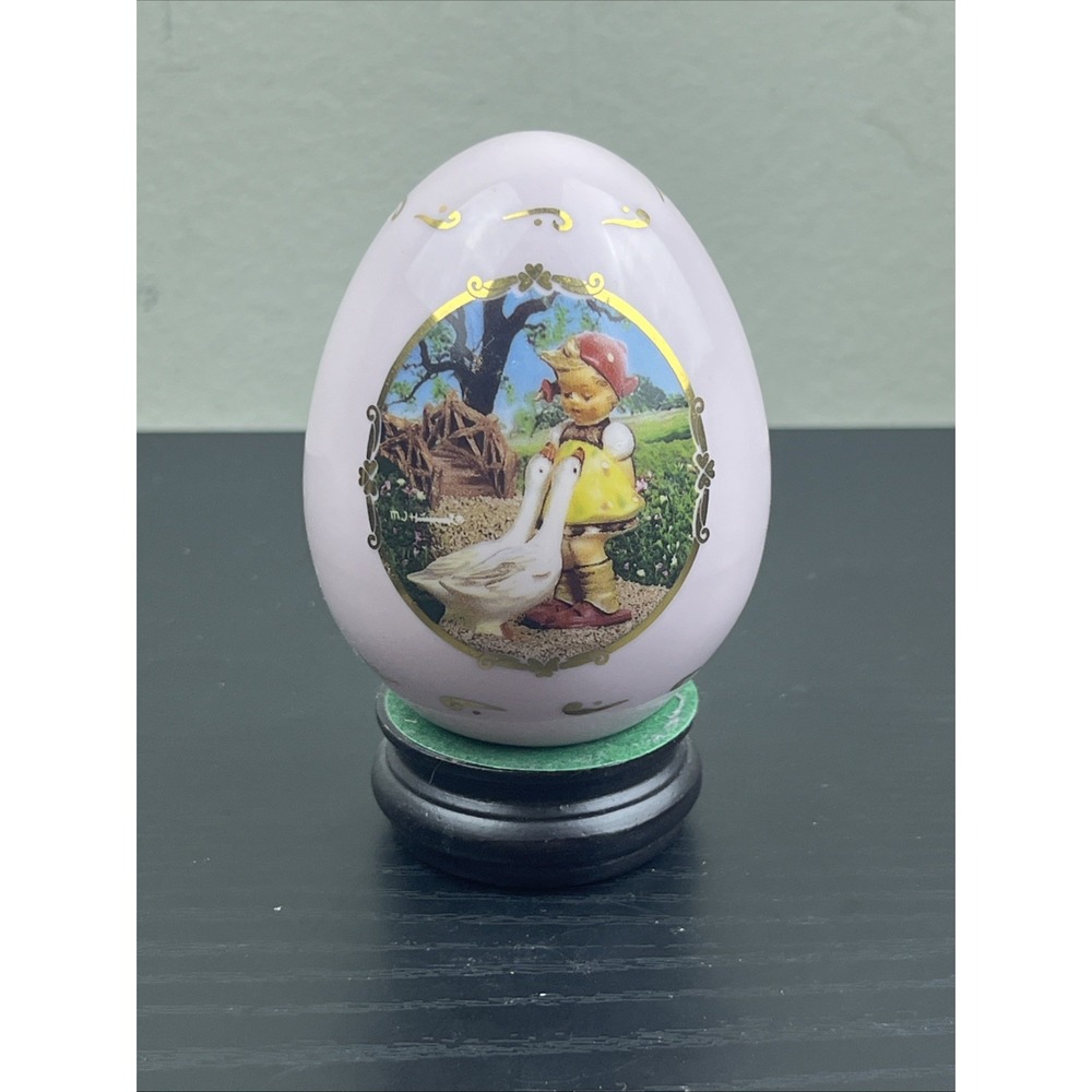1993 M.J. Hummel "Goose Girl" Porcelain Egg Danbury‎ Mint Goebel w/ Wood Stand